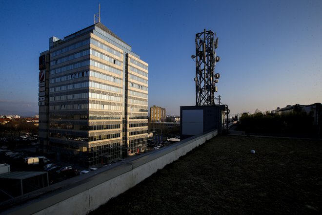 Začenja se boj operaterjev za svoj kos pogače omrežja pete generacije. FOTO: Matej Družnik/Delo