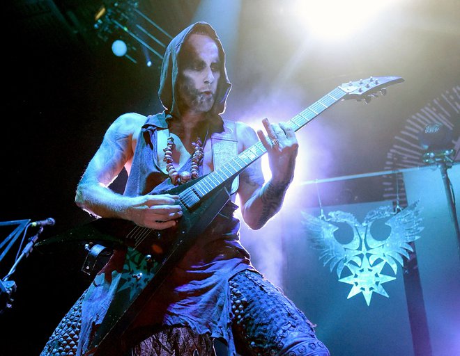 Adam Darski in skupina Behemoth slovita po provokativni simboliki in besedilih. FOTO: Ethan Miller/AFP