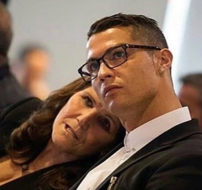 Dolores Aveiro s sinom Cristianom Ronaldom. FOTO: zajem zaslona