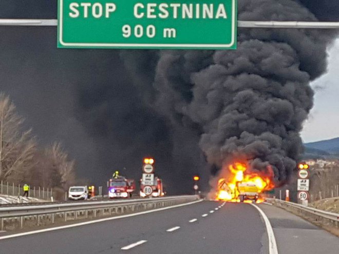 Požar na avtocesti. FOTO: Jovan, bralec poročevalec
