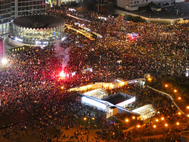 Varšava je polna protestnikov. FOTO: Dariusz Borowicz, Agencja Gazeta Via Reuters