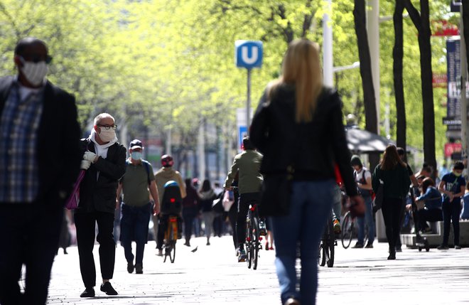 Zaradi koronavirusa tudi Avstrijce čaka omejitev gibanja. FOTO: Lisi Niesner, Reuters