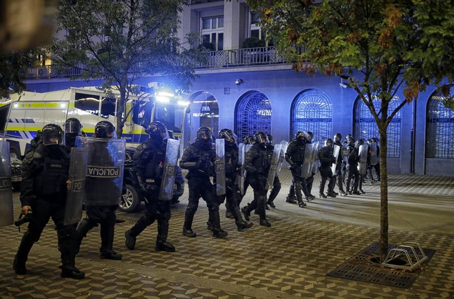 Fotografija z včerajšnjih protestov. FOTO: Blaž Samec, Delo