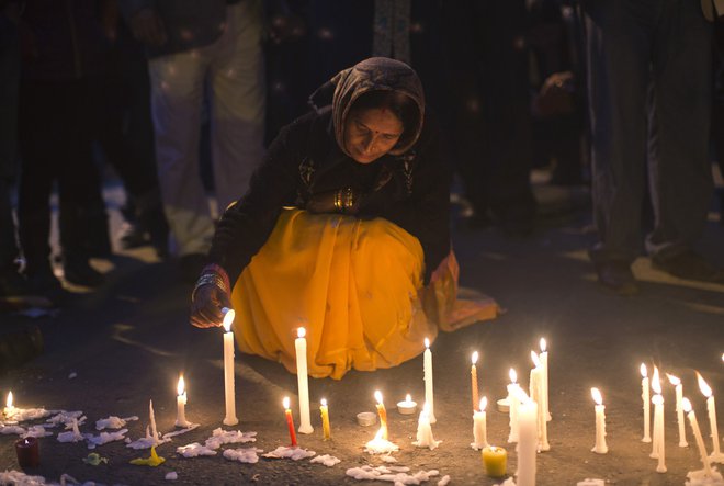 Žrtve posilstev so pogosto tako hudo poškodovane, da jim v bolnišnici ne morejo pomagati. FOTO: Ahmad Masood/Reuters