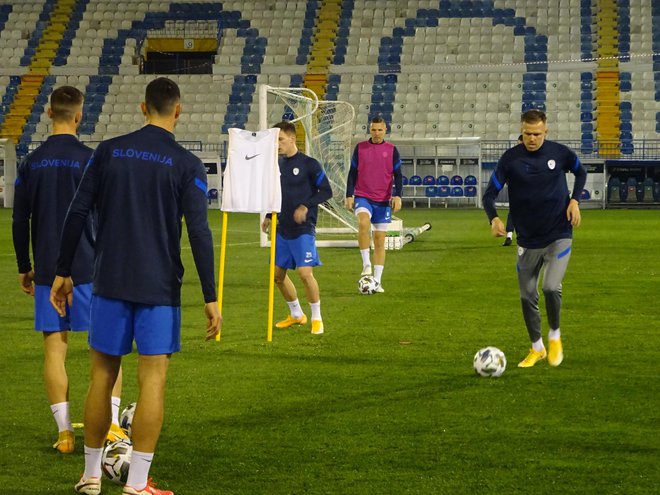 Josip Iličić (desno) in Jasmin Kurtić (v roza telovniku) sta močno navezana na družino. FOTO: J. S.