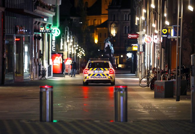 Ukrepi se podaljšujejo za sedm dni, nekateri pa za 14. FOTO: Matej Družnik