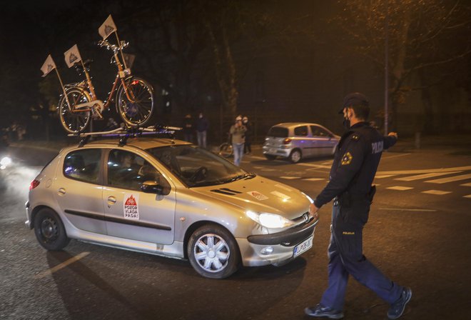 Policija tokrat protestnikov ni ustavljala v tolikšni meri kot prejšnji teden. FOTO: Jože Suhadolnik