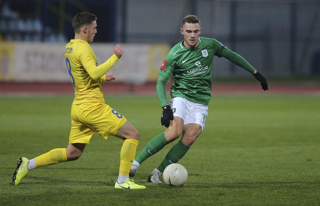 Olimpijin kapetan Timi Max Elšnik je Sežančanom zabil svoj prvi prvoligaški gol. FOTO: Jože Suhadolnik