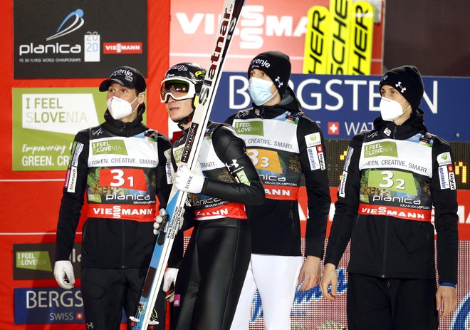 Slovenski reprezentantje po ekipni tekmi svetovnega prvenstva v Planici, 13. december 2020. FOTO: Matej Družnik, Delo