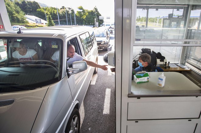 Bila je pijana in tudi pod vplivom drog. FOTO: Leon Vidic, Delo