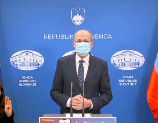 Jelko Kacin je ob vstopu v novo leto vsem zaželel predvsem trdnega zdravja in da bi bilo leto 2021 epidemiološko manj zahtevno. FOTO: STA, posnetek zaslona