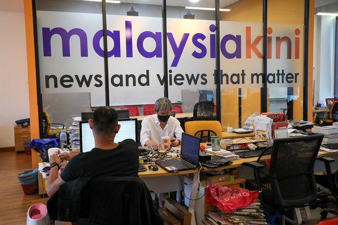 Sedež neodvisnega spletnega portala Malaysiakini. FOTO: Lim Huey Teng/Reuters