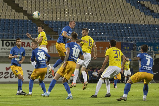 V štajerskem derbiju v Ljudskem vrtu bosta Maribor in Celje iskala pot do prve letošnje zmage. FOTO: Voranc Vogel/Delo