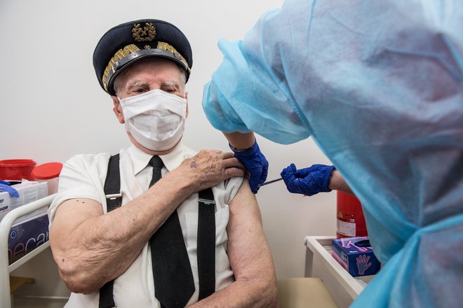Cepljenje na Poljskem. FOTO: Agencja Gazeta Via Reuters