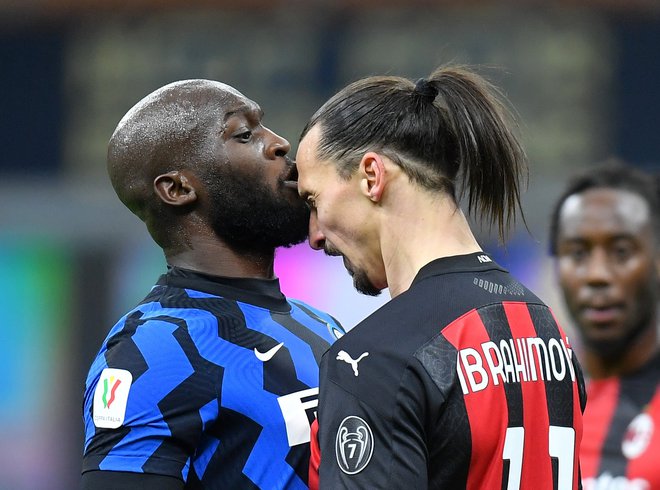 Si bosta AC Milanov Zlatan Ibrahimović in Interjev Romelu Lukaku spet izmenjala čelno? FOTO: Daniele Mascolo/Reuters