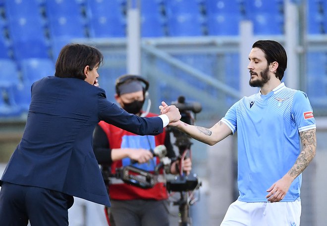 Simone Inzaghi je stoto ligaško zmago slavil tudi po zaslugi strelca Luisa Alberta. FOTO: Vincenzo Pinto/AFP