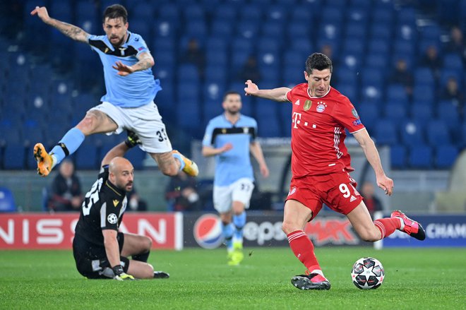 Robert Lewandowski je sam na tretjem mestu lestvice najboljših strelcev v zgodovini lige prvakov. FOTO: Alberto Pizzoli/AFP