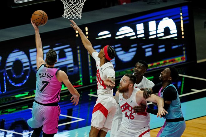 Goran Dragić se je uspešno vrnil po devetih izpuščenih tekmah zaradi zvina gležnja in dosegel 15 točk. FOTO: Jasen Vinlove/Usa Today Sports