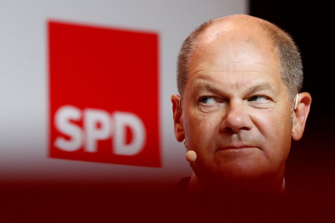 Kanclerski kandidat SPD Olaf Scholz volivce pred letošnjimi parlamentarnimi volitvami nagovarja z višjo obdavčitvijo bogatejših. FOTO: Fabrizio Bensch/Reuters