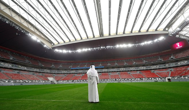 Gradnja stadionov za nogometno svetovno prvenstvo leta 2022 v Katarju je zahtevala velik krvni davek. Foto Kai Pfaffenbach/Reuters