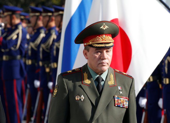 Manipuliranje z javnim mnenjem prek lažnih profilov na twitterju je klasična digitalna strategija posrednega delovanja, ki jo je v svoji doktrini zapisal ruski general Valerij Gerasimov. FOTO: Toru Hanai/Reuters