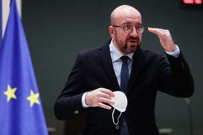 European Council President Charles Michel, wearing a protective face mask, arrives for a video conference with the members of the European Council on the Covid-19 pandemic, in Brussels, on February 25, 2021. - The video summit for the leaders of the 27-nation bloc comes a year into the Covid-19 crisis, as most of the EU is experiencing a second wave of cases -- or a third wave for some -- that stubbornly won&#39;t diminish. (Photo by Olivier HOSLET / POOL / AFP) Foto Olivier Hoslet Afp