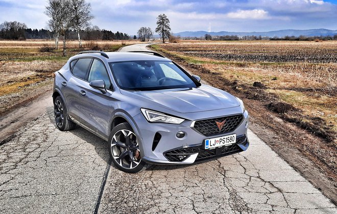 Cupra formentor ima več voznih režimov, najbolj glasen je v nastavitvah sport in cupra. FOTO: Andrej Brglez