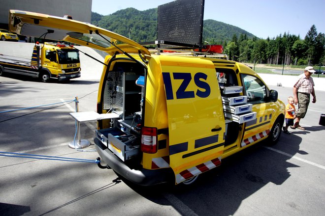 Če vam avtomobil odpove, pomagajo pri AMZS. FOTO: Roman Šipić