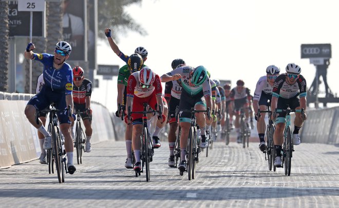 Sam Bennett (levo) je bil spet najmočnejši v šprintu. FOTO: Giuseppe Cacace/AFP