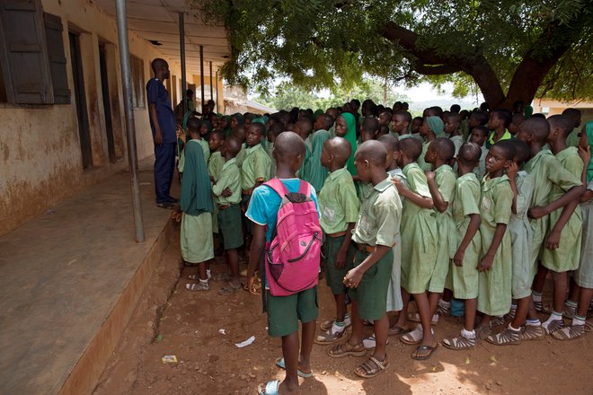 Na fotografiji učenci šole v zvezni državi Oyo na jugozahodu Nigerije. FOTO: Afolabi Sotunde/Reuters