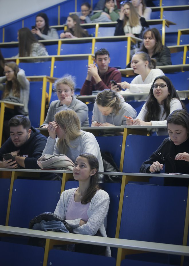 <br />
Spoštovani odrasli – starši, učitelji, strokovnjaki, politiki … –, imamo mlado generacijo, ki je naša skupna skrb. Foto Jože Suhadolnik/Delo