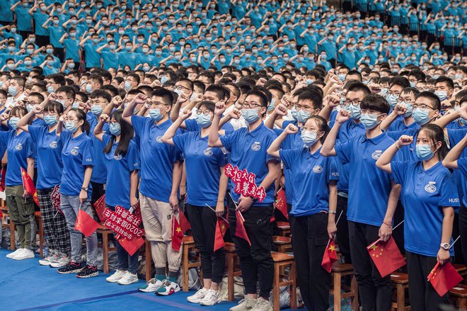Sprejemni izpiti za vpis na univerze vzbujajo strah pri mladih Kitajcih. FOTO: STR/AFP