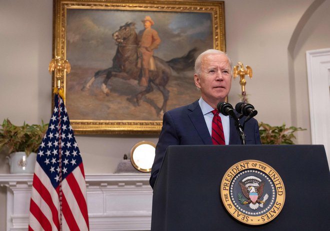 Biden je že pozdravil izid glasovanja v predstavniškem domu in k čimprejšnji potrditvi pozval tudi senat. FOTO: Andrew Caballero-Reynolds/Afp