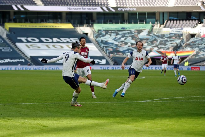 Tottenham je dolgo časkal na strelski izbruh Garetha Balea (levo) in ga dočakal. FOTO: Matthew Childs/AFP