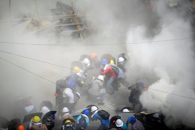 Na nedeljskih protestih po vsej državi je bilo ubitih najmanj 18 ljudi. FOTO: Stringer/Reuters