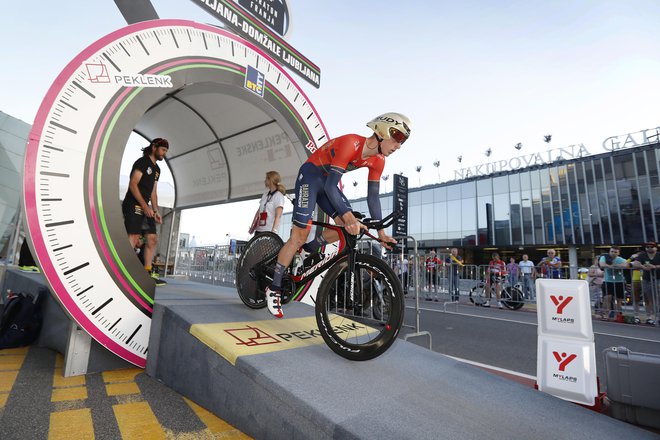 Na dirki je sodeloval tudi slovenski kolesar Matej Mohorič, ki je dogodek izkoristil za lažji večerni trening. FOTO: Leon Vidic/Delo
