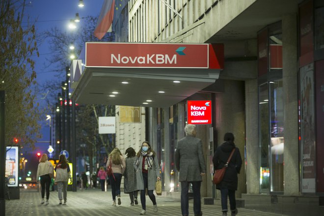 &nbsp;Ležarine bodo plačevale tudi stranke Nove KBM, ki je prevzela Abanko. Poslovna stavba nekdanje Abanke je že v barvah Nove KBM. FOTO: Jure Eržen/Delo<br />
&nbsp;