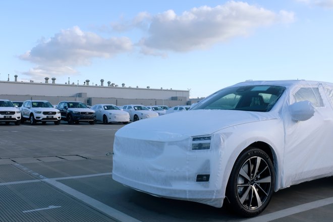 Volvo bo po letu 2030 izdeloval le še povsem eletkrilčno gnane avtomobile. FOTO: Sun Yilei/Reuters