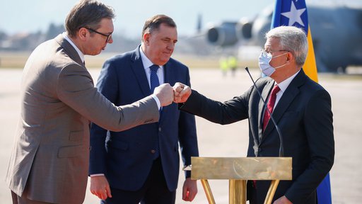 Srbski predsednik&nbsp; Aleksandar Vučić je Bosni daroval pošiljko cpeiv. FOTO: Dado Ruvic/Reuters