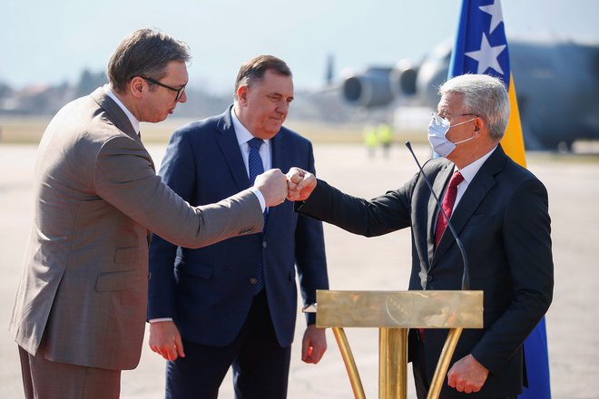 Srbski predsednik&nbsp; Aleksandar Vučić je Bosni daroval pošiljko cpeiv. FOTO: Dado Ruvic/Reuters