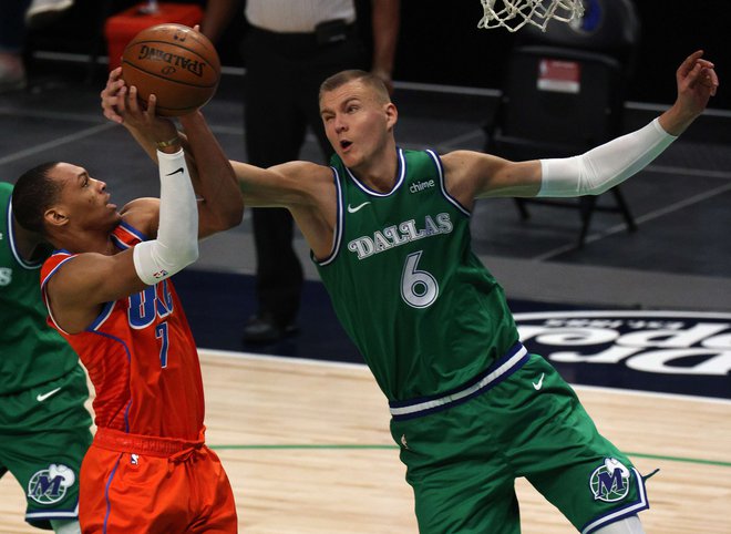 V odsotnosti Luke Dončića je bil Latvijec Kristaps Porzingis najboljši Dallasov strelec. FOTO: Ronald Martinez/AFP