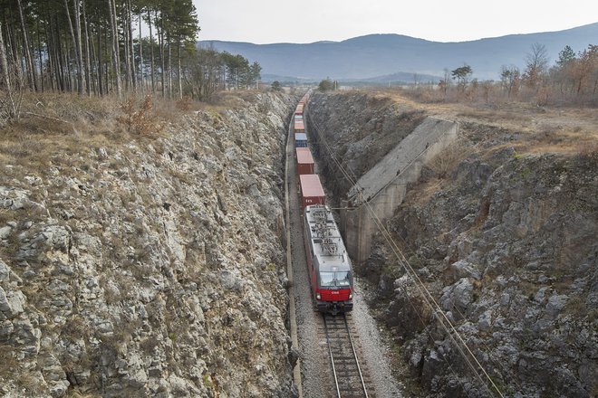 Država bo zastarelo infrastrukturo nadomestila z novo, sodobnejšo in bolj pretočno. FOTO: Leon Vidic/Delo