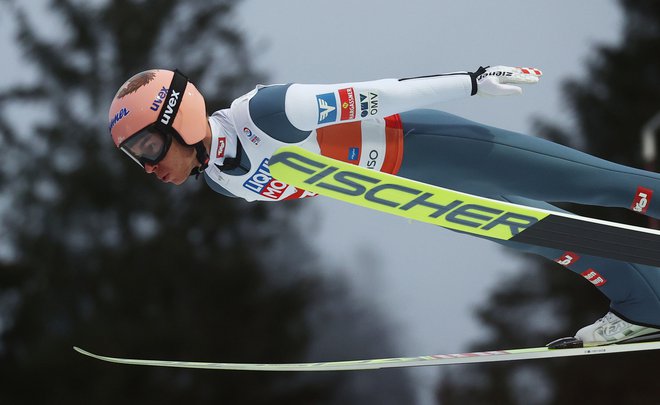 Stefan Kraft je bil v generalki za petkovo tekmo najboljši med vsemi skakalci. FOTO: Kai Pfaffenbach/Reuters