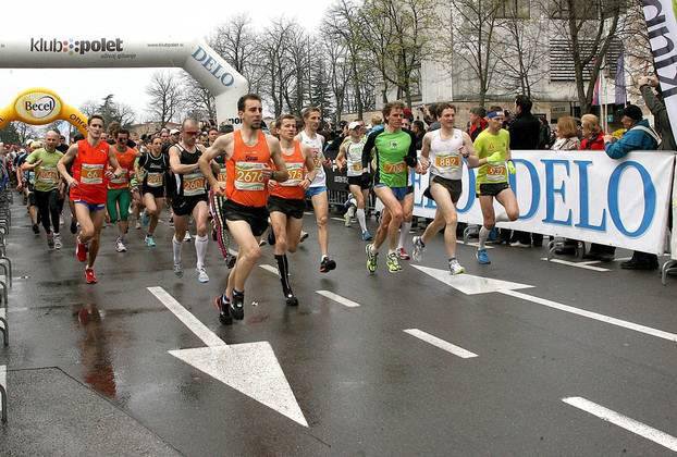 Kraški maraton v Sežani pred desetimi leti. FOTO: Ljubo Vukelič/Delo