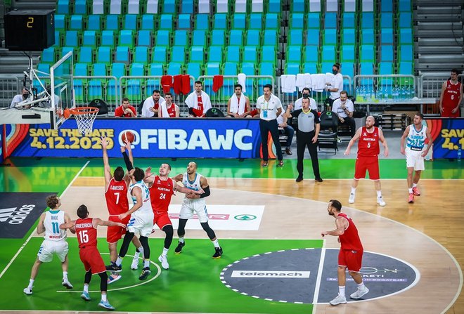 Slovenska košarkarska reprezentanca bo svoje tekmece v kvalifikacijah dobila v mesecu aprilu. FOTO: FIBA