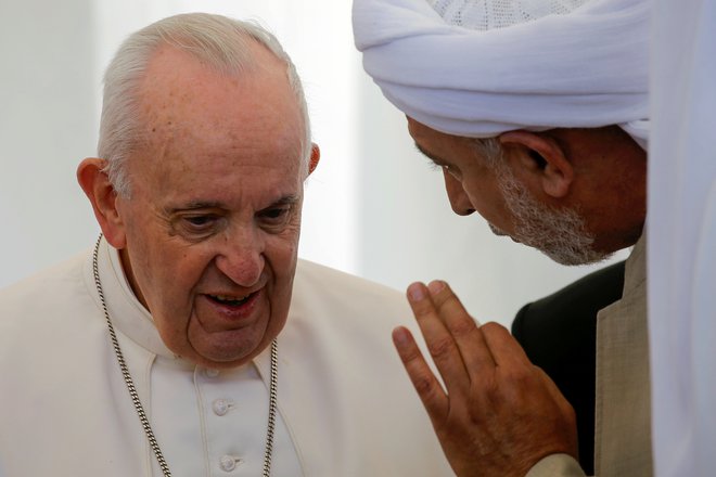 Papež Frančišek v mestu Ur. FOTO: Thaier Al-sudani/Reuters