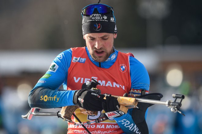 Simon Desthieux si je pritekel prvo zmago v svetovnem pokalu, potem ko sta tudi prva zasledovalca sprintersko preizkušnjo končala brez zgrešenega strela. FOTO: Michal Cizek/AFP