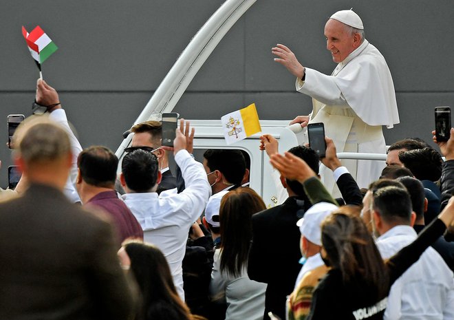Papeževa maša na stadionu je sicer potekala v znamenju poostrenih varnostnih ukrepov. FOTO: AFP