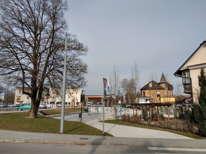 V središču Medvod so v zadnjih letih uredili tržnico in park z igriščem. FOTO: Aleš Stergar/Delo