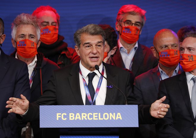 Joan Laporta ni skrival navdušenja po razglasitvi rezultatov. FOTO: Albert Gea/Reuters